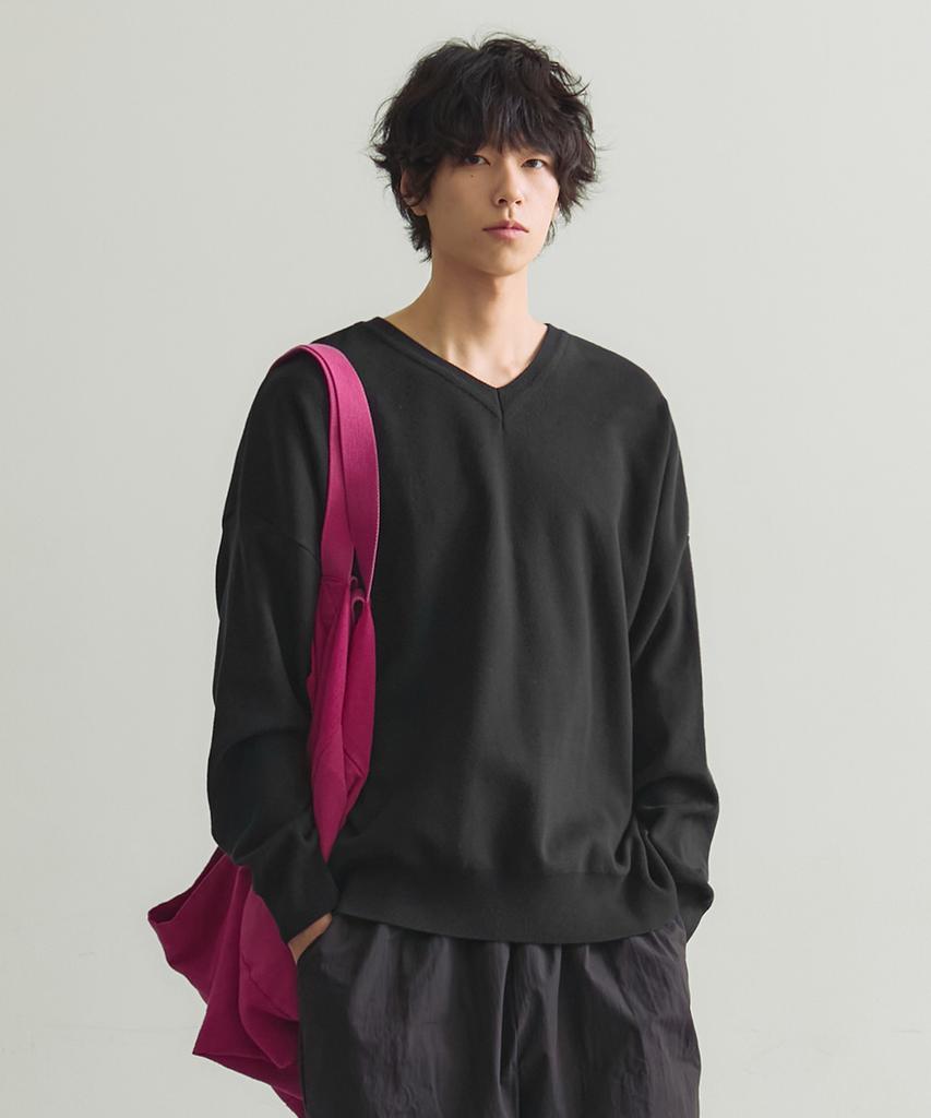 Nyuobeu Bangada V-Neck Knit Black