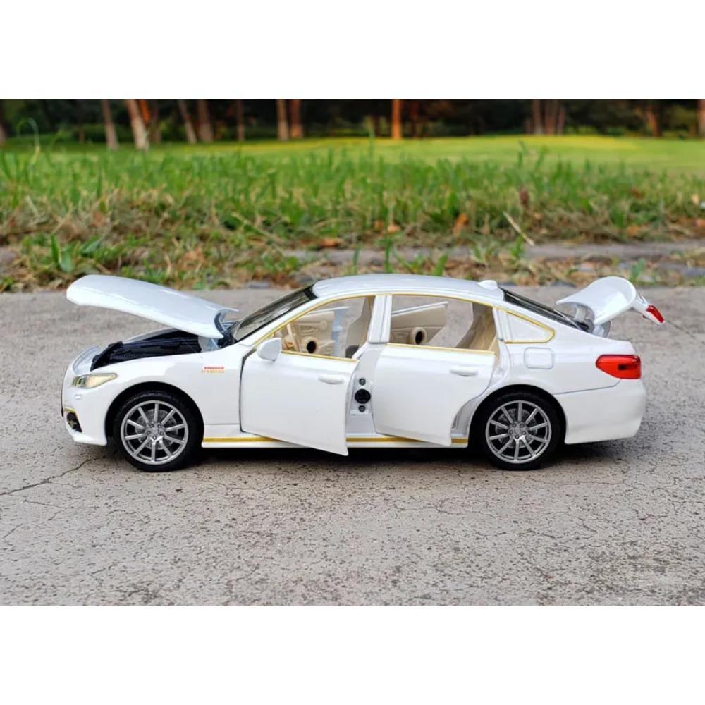 1/32 Toyota CROWN Alloy Car Model Diecasts & Toy Vehicles Metal Toy Car Model Simulation Sound Light Collection Gift