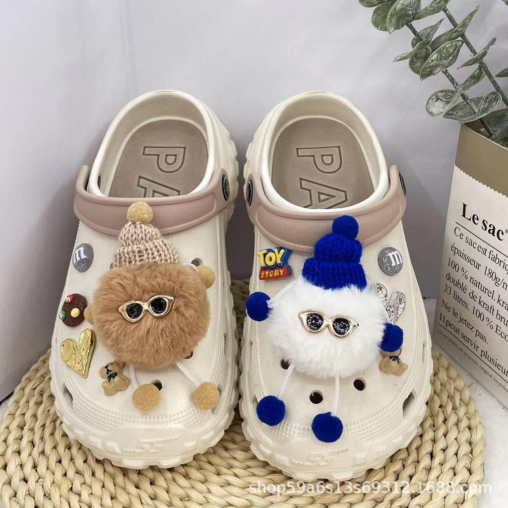 Trendy Plyšová Pompomová Dekorace na Dřeváky - Odnímatelné Pryskyřičné Doplňky Spon na Boty