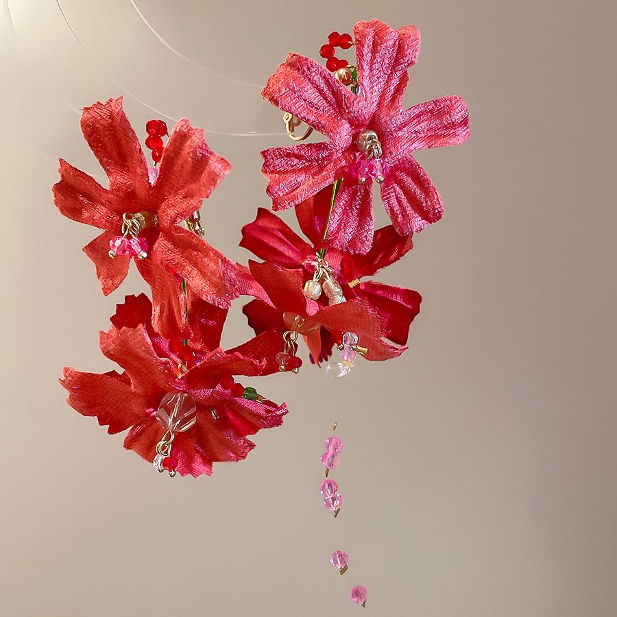 Luxuriöse Rote Blume Quastenohrringe: Stilvolle, Hochwertige Statement-Ohrstecker für Damen