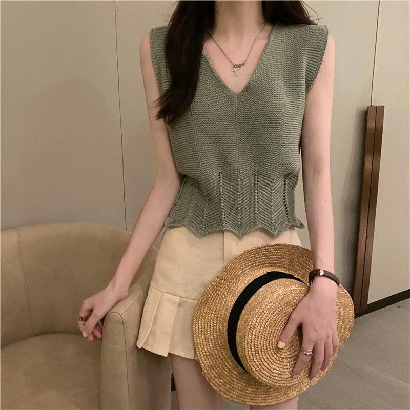 French Retro V-neck Hollowed Out Irregular Top for Summer Slimming and Slimming Short Knit Vest for Women
