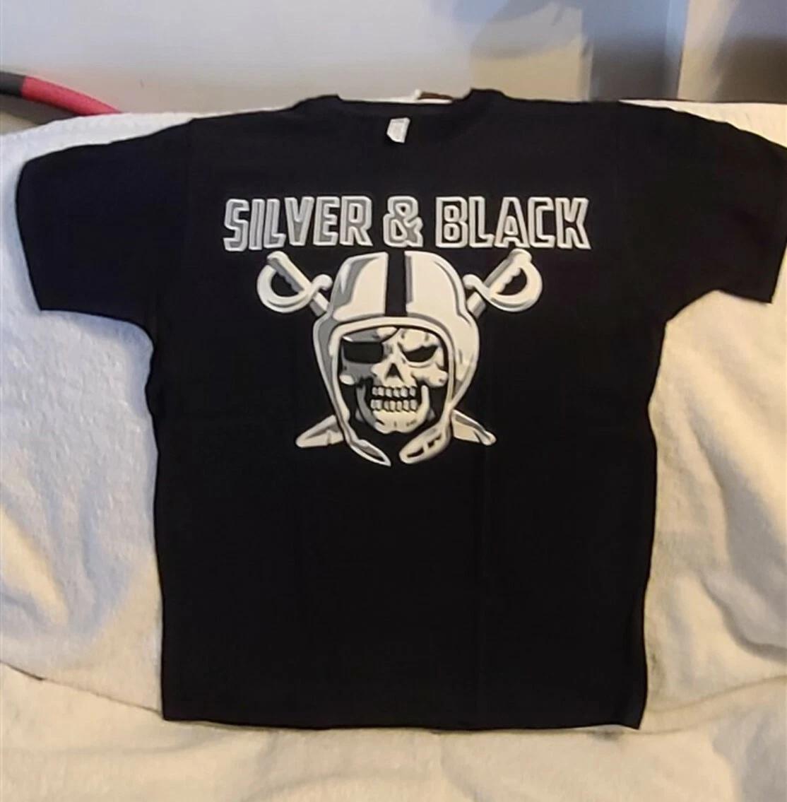 

SKULL FOOTBALL HELMET SWORD SILVER AND BLACK T-shirt XL