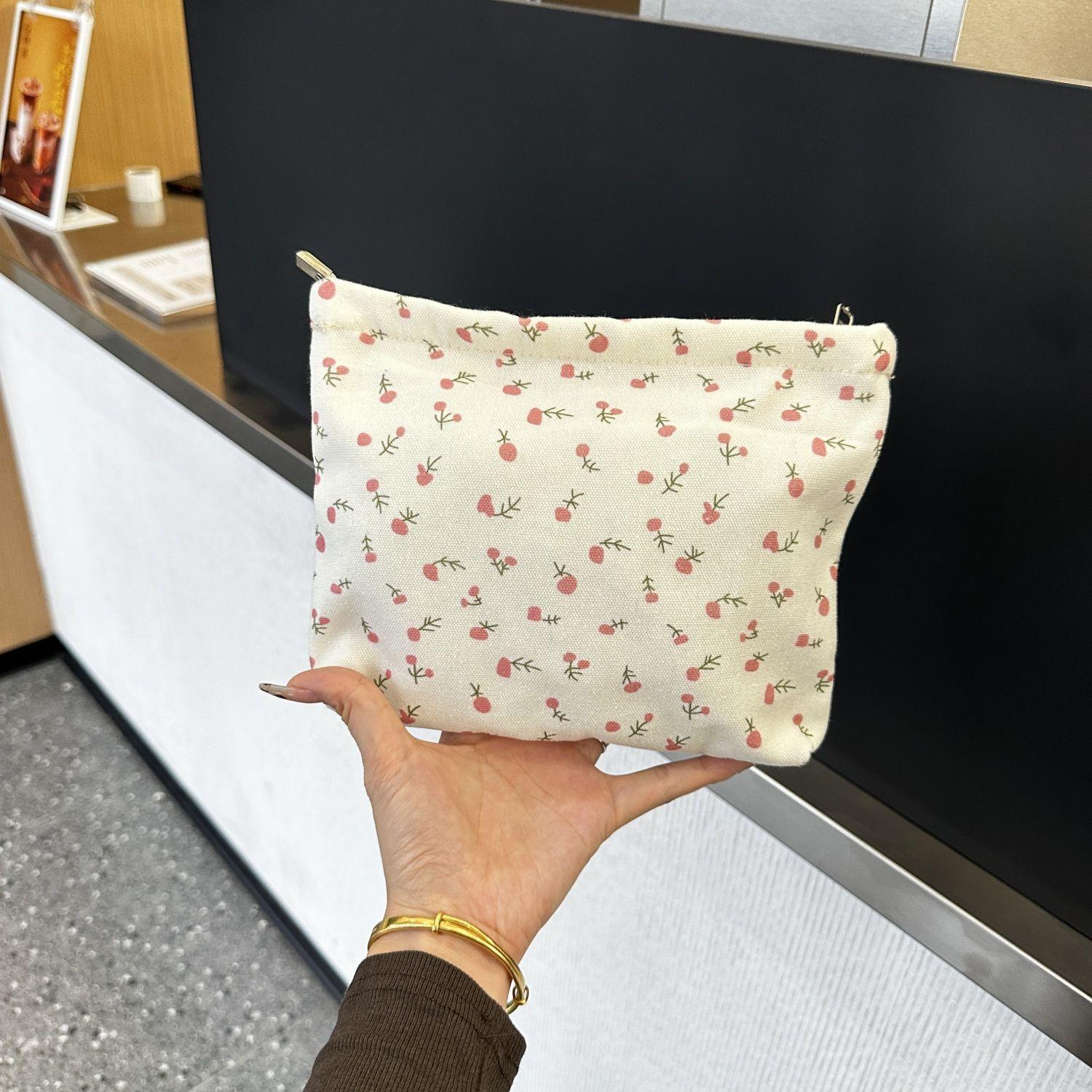 

Handle cute little flower canvas cosmetic bag women s simple portable large-capacity skin care product handbag