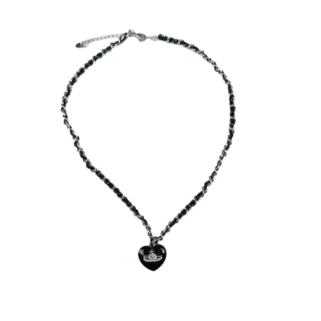 

Empress Dowager Black Heart Clavicle Necklace - High-End Woven Choker for Women срібний