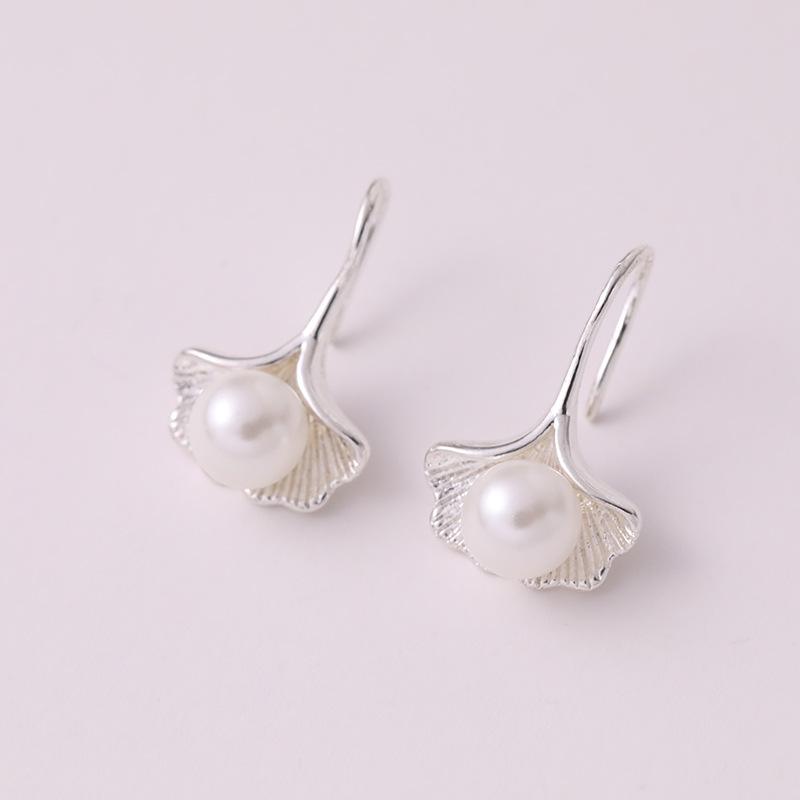 New Leaf Earrings, Earrings, and Accessories for Women with A Simple and Elegant Style