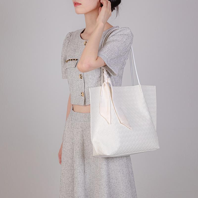 Large-capacity commuter tote bag, high-end woven mother-and-daughter bag, 2024 new model, college student shoulder bag for women