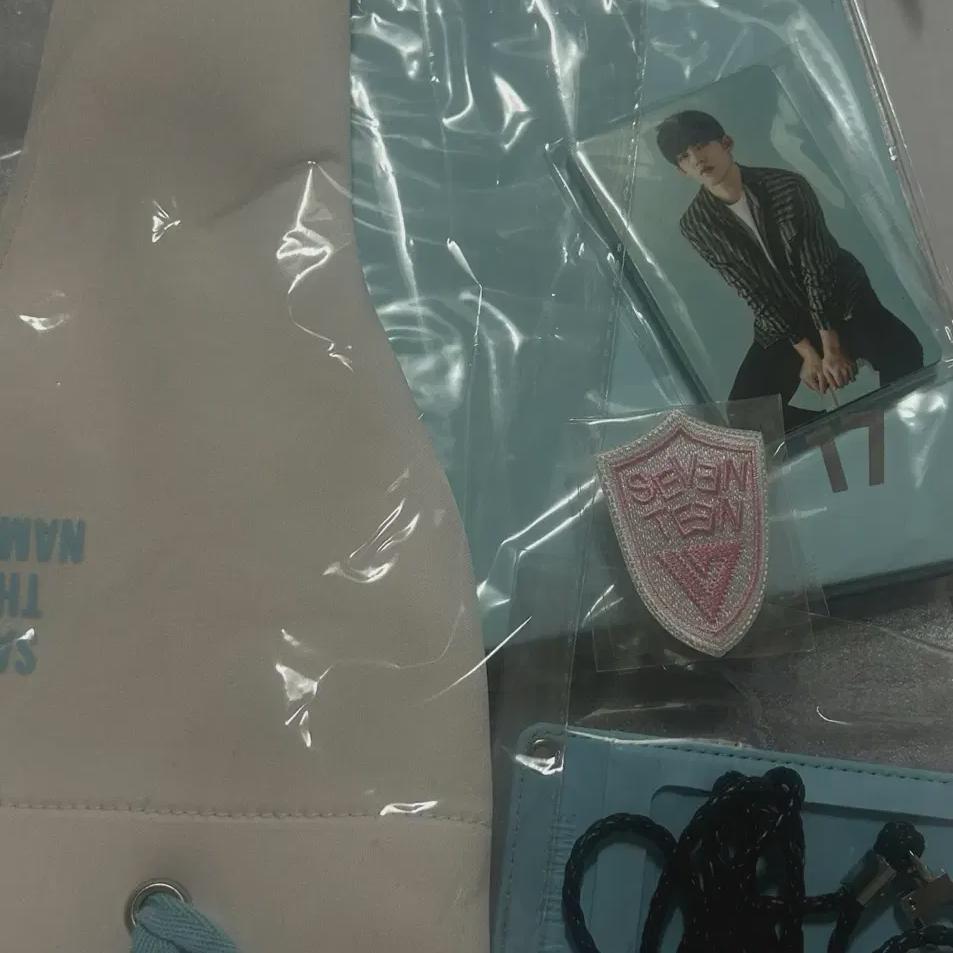 

Seventeen Official Goods Carat 2nd Kit + 1st Wafen