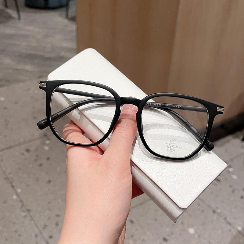 Armação de Óculos Retrô TR90 Preta Lisa Ultraleve de Celebridade da Internet, Oito Pessoas Podem Ser Equipadas com Armações de Óculos de Grau