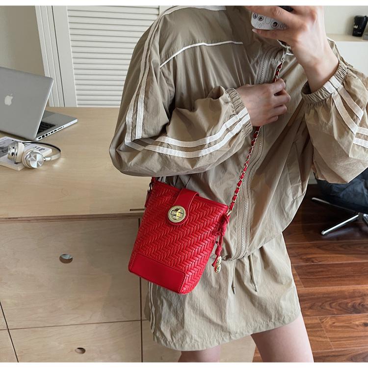 Popular small bag women's summer new versatile chain messenger bag casual bucket bag