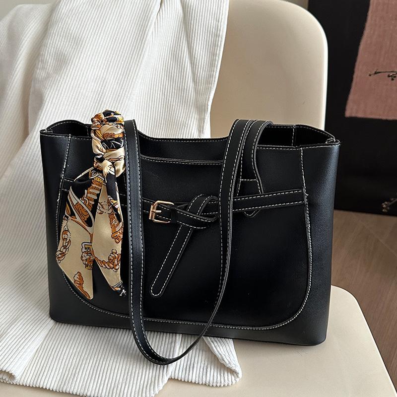 Daily Commuting To Work and Large Capacity Bag for Women In Summer Simple and Fashionable Tote Bag Niche Fashion Shoulder Bag