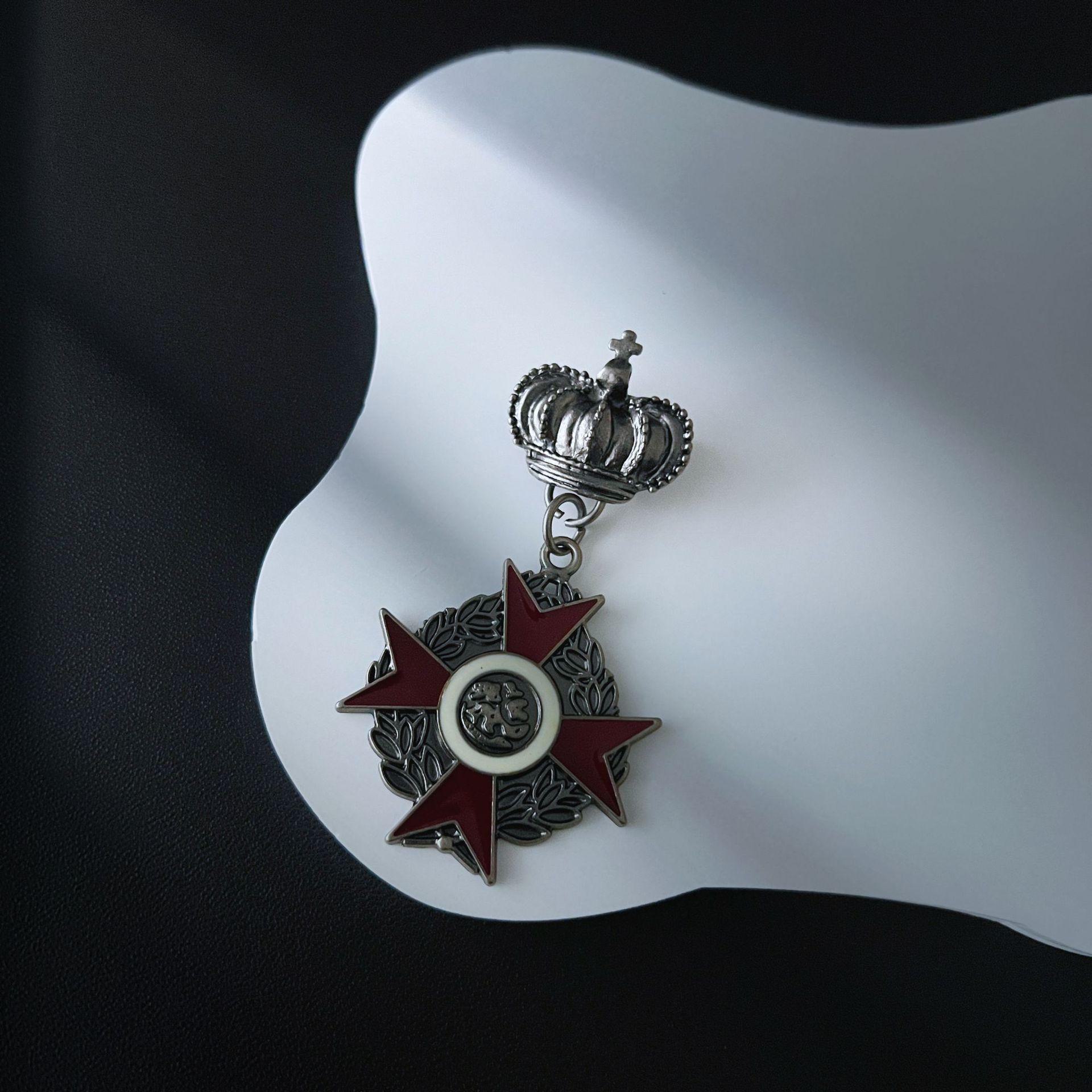 

Винтажная булавка-медаль военного болельщика с короной и звездой - одна штука J-38MM*75MM