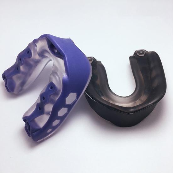Paradenti in EVA Resistente all'Usura Facile da Pulire Design Umanizzato Paradenti Modellabile per lo Sport
