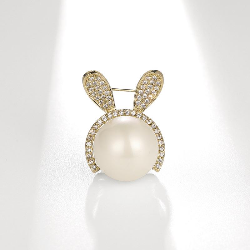 Korean Style Pearl Brooch: Versatile Floral Diamond Pin for Women's Coats