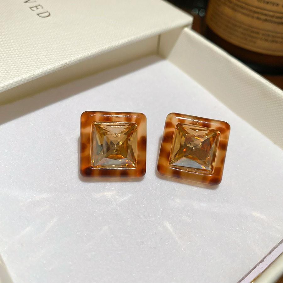 Silver Needle Retro Resin Geometric Round Oval Pendant Earrings Maillard Style Stud Earrings Niche Design Earrings Women