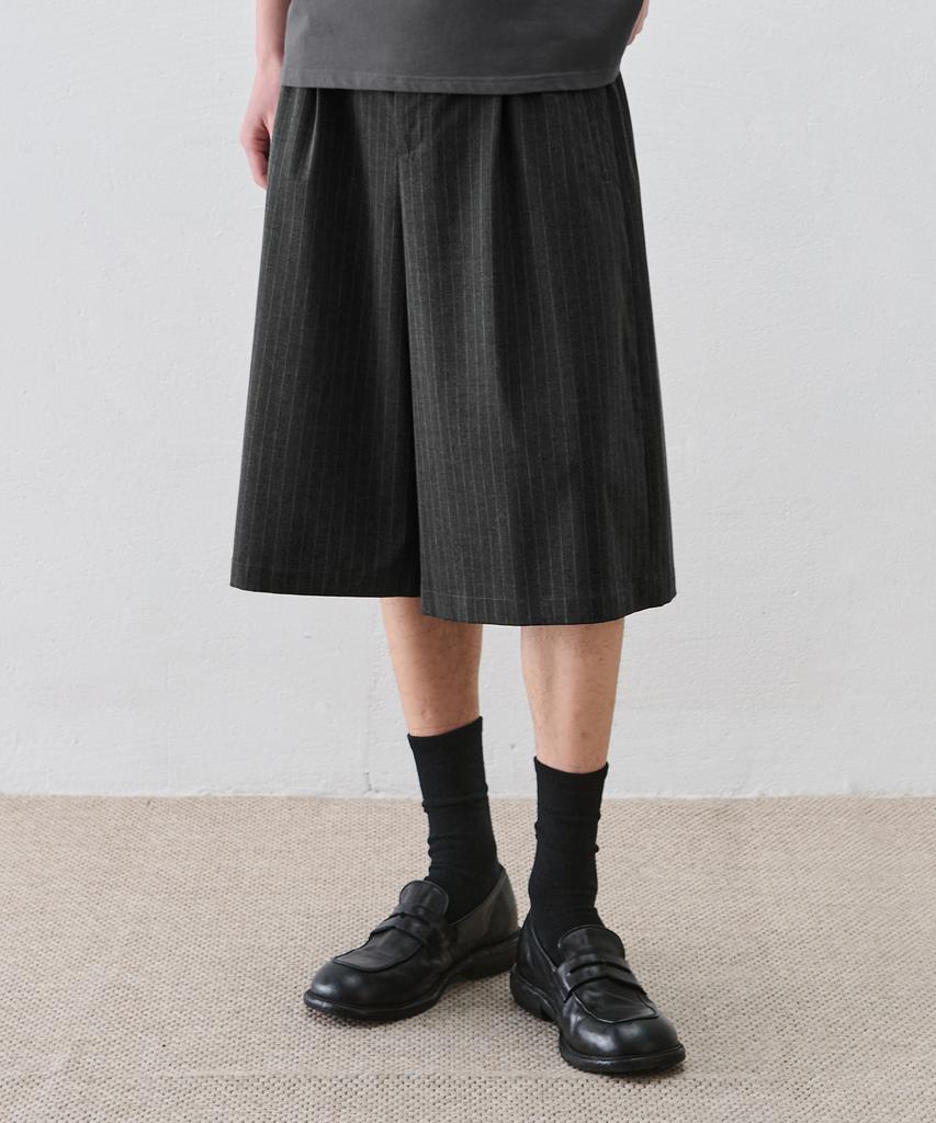 DRAW FIT Pinstripe Long Bermuda Slacks [Charcoal]