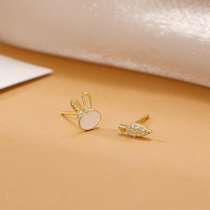 2023 High-Grade S925 Sterling Silver Cute Little Rabbit Carrot Earrings for Women