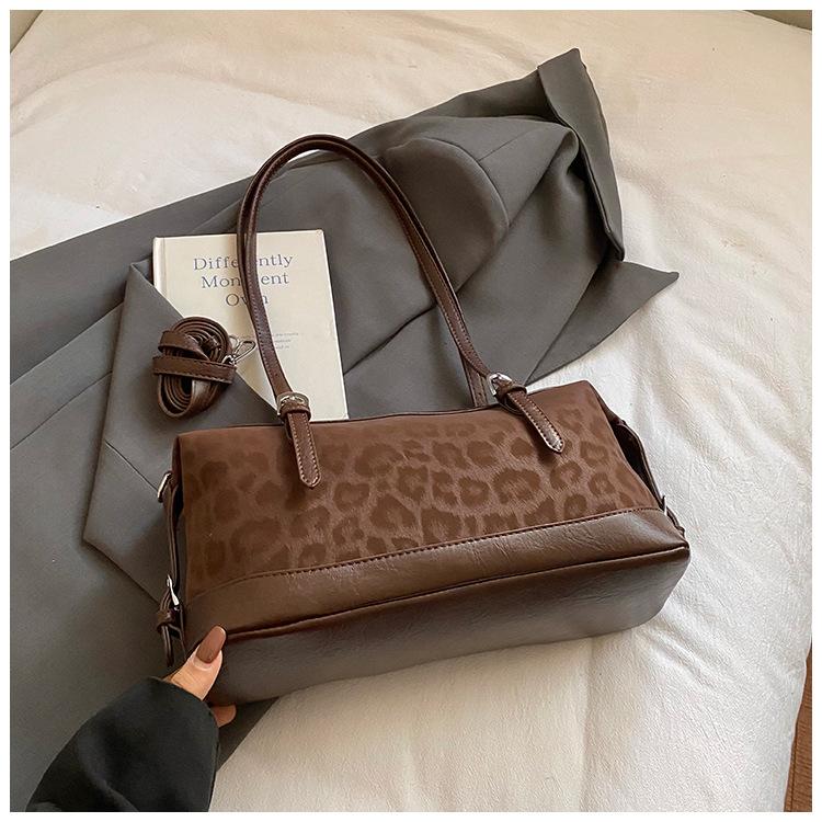 Simple and Large-capacity Underarm Bags, Autumn New Trends, Simple Messenger Bags, Fashionable Commuter Shoulder Bags