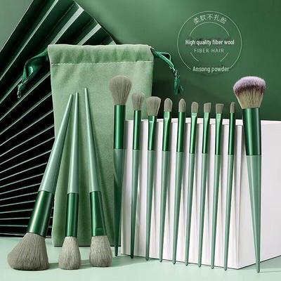 Thirteen-Piece Green Makeup Brush Set: Portable Super Soft Brushes for Eyeshadow, Loose Powder, and Blush.