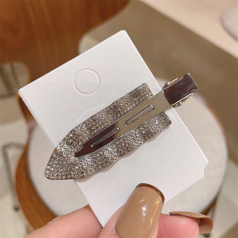 

Dongdaemun Alloy Surfboard Barrettes with Shiny Rhinestones Silver Wavy Edge