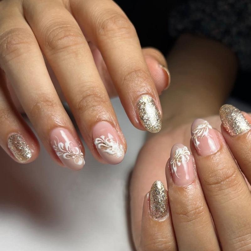 

24 Pcs Short Oval Press On Nail Flowers False Nail Fashion Acrylic Nail Glittering Full Cover Stick on Nail for Woman 1