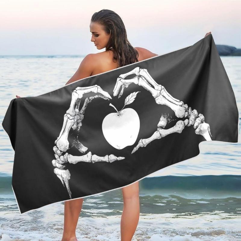 Skeleton Hands Heart & Apple Beach Towel – Soft Microfiber, Water-Absorbent, Quick-Drying Gothic Print for Pool, Beach, Bathroom W40*H60(CM)
