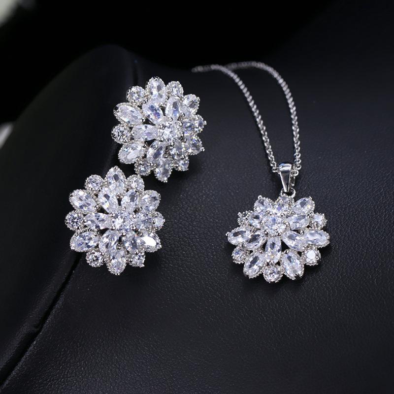 

Подвеска из розового циркона, набор из двух предметов: ожерелье и серьги-пусеты, цепочка-снежинка для ключицы. белый