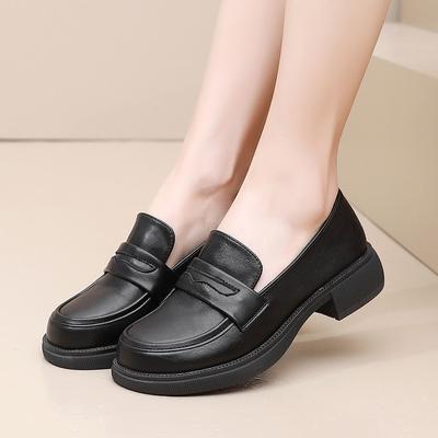 Novos Mocassins Estilo Britânico Primavera 2024 com Sola Grossa e Slip-On Macio, Sapatos Femininos Versáteis.