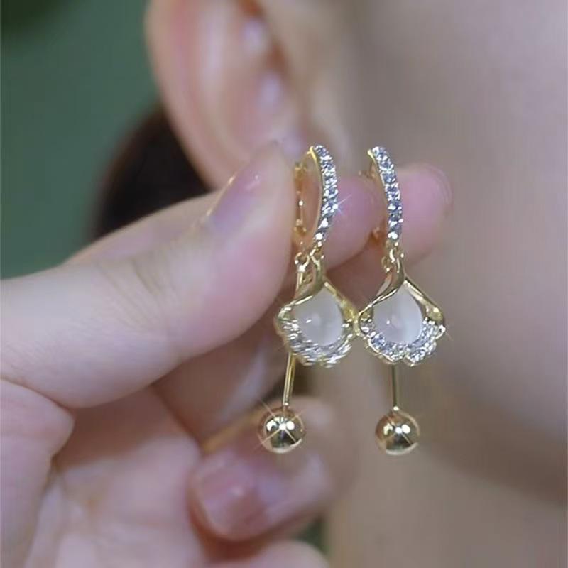 Ginkgo Leaf Tassel Bead Earrings – Unique, Shiny, and Exquisite Design.
