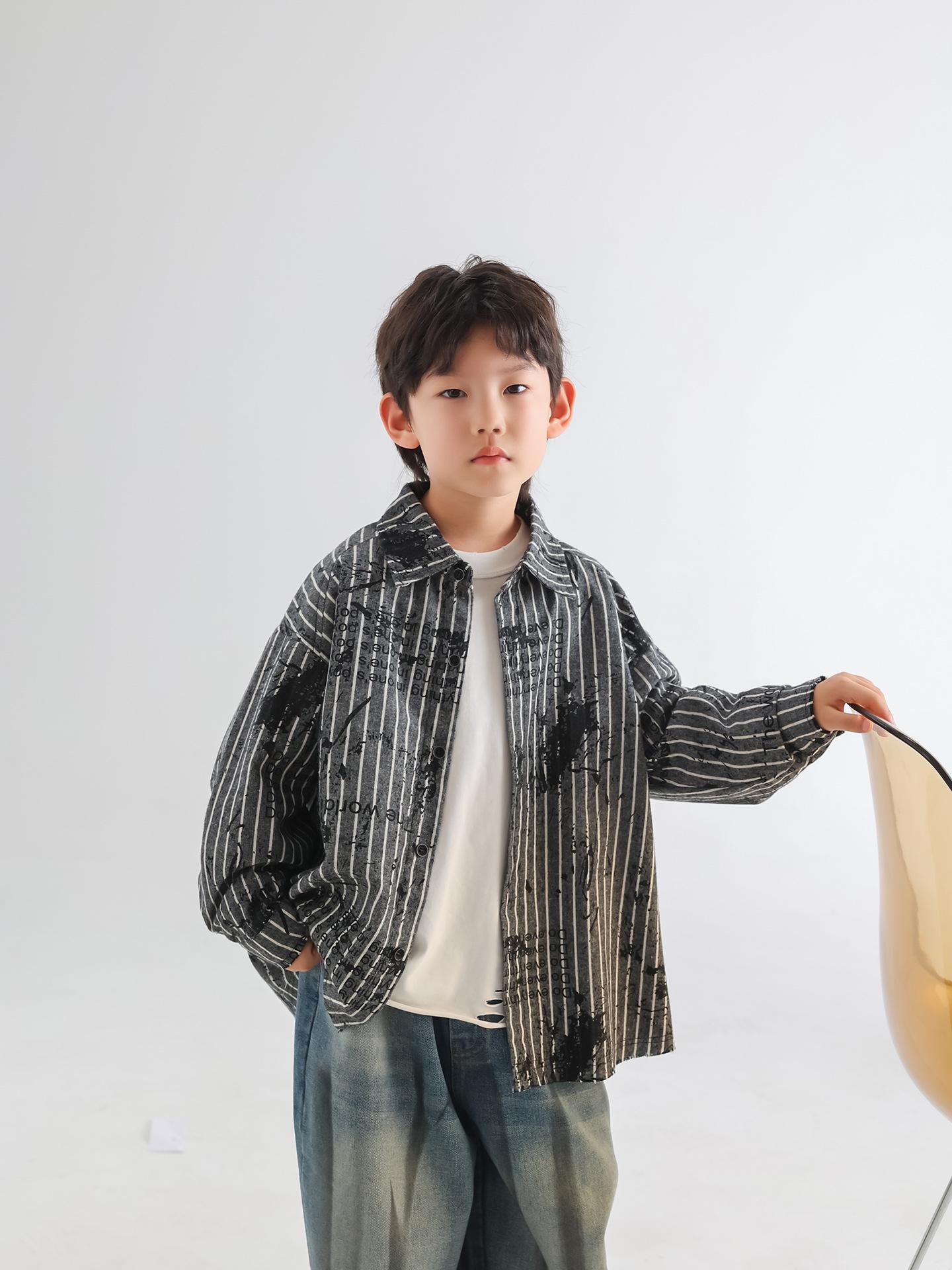

2025 Повседневная корейская полосатая весенняя рубашка для мальчиков - Модная детская одежда 110 (suggested for 105-115cm height) чёрный
