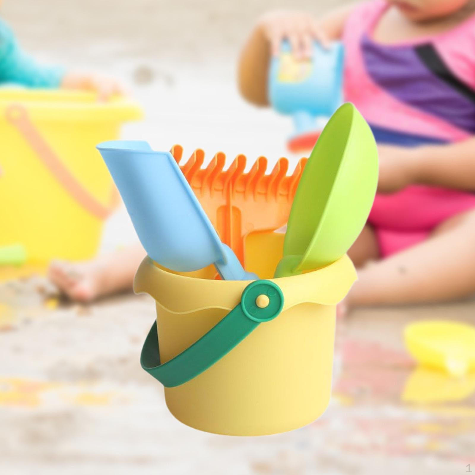 

Набор для детей с ведрами и лопатами жёлтый