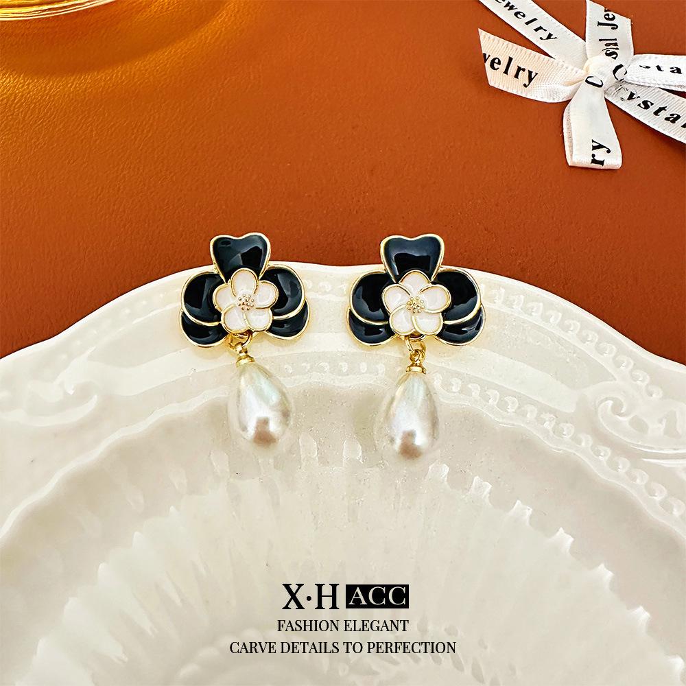 Vintage Bow Earrings: Timeless, High-End Retro Fashion Accessory