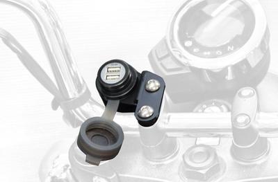 Kijima Pièces de Moto Port USB Collier de Guidon 12V CC pour Dax 125 Kit, Twin, Type, 5V/4A (Deux Ports) ('22-/8BJ-JB04) 304-6305