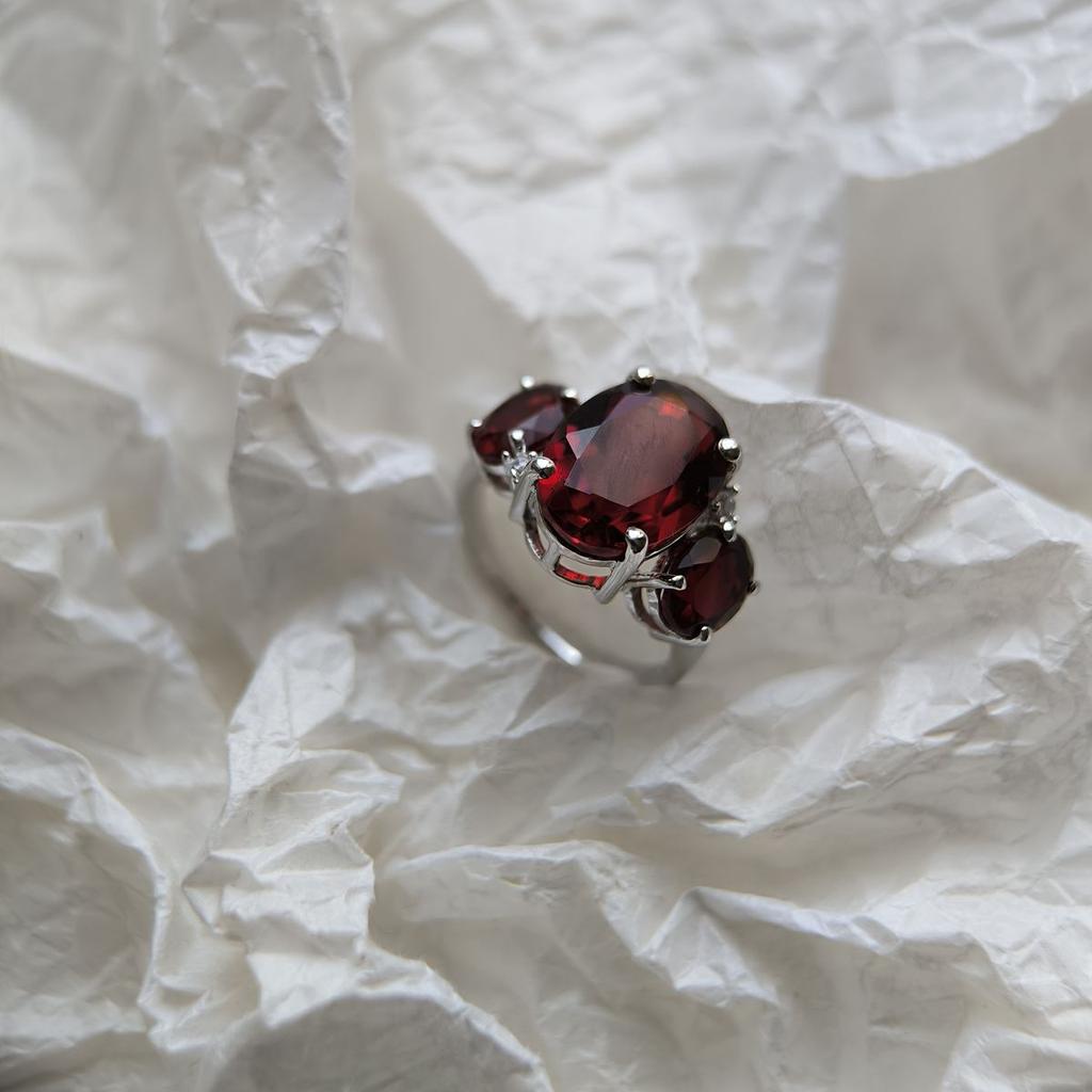 Silberring mit natürlichem Granat 6,898ct, Gewicht des Artikels 4,63 g (2181330)