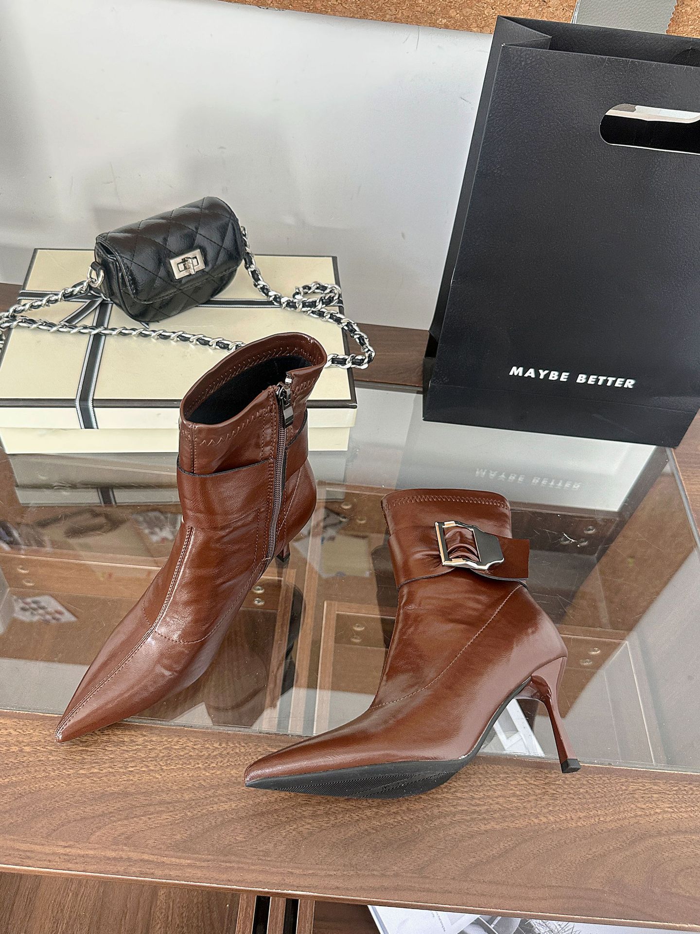 

2025 осень новая мода мягкая кожа боковая молния низкий голенище острый носок тонкий каблук тонкие ботильоны интернет-знаменитость модные ботинки женские короткие 39