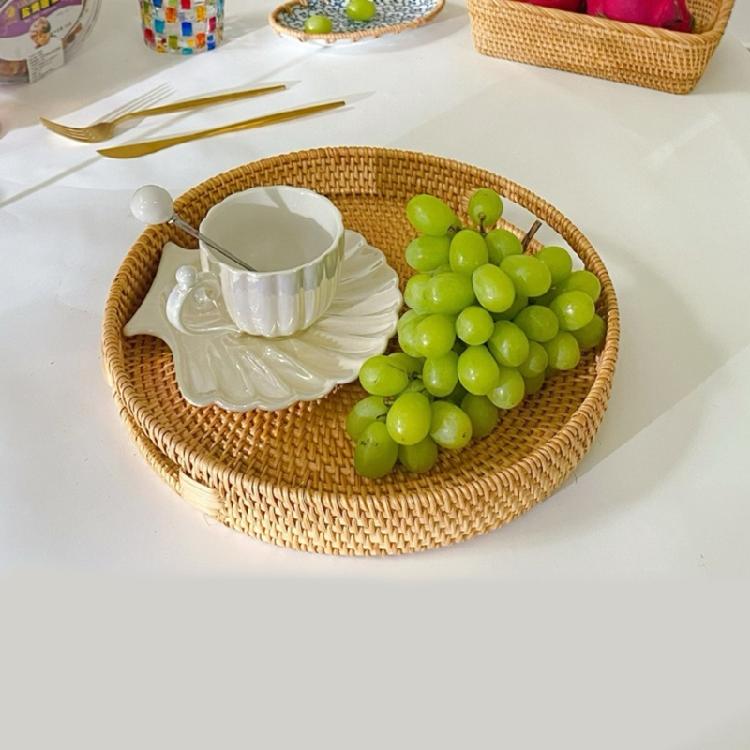 Stilvolles rundes Weiden Tablett mit Griffen für Mehrzweckgebrauch in Küchenbedarf, Esszimmer- oder Wohnzimmerorganisation
