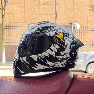 Schutzausrüstung – Motorradhelme