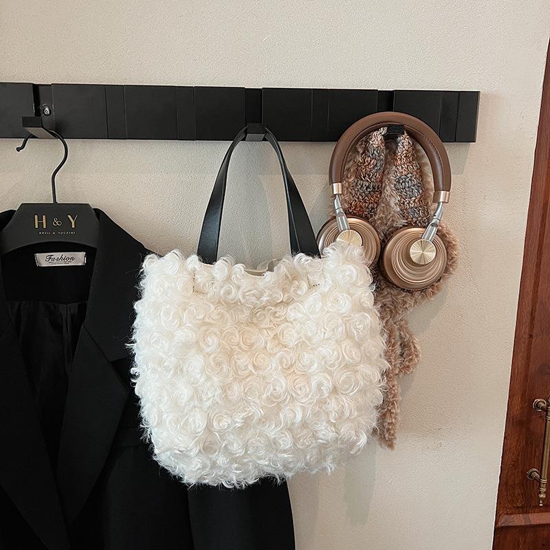 Niche High-end Handbag Small Bag Women's 2025 New Autumn and Winter Plush Bag Fashionable Simple Handbag