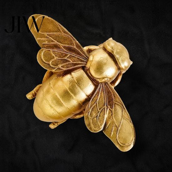 Elegant Gold Bee Wall Art Vintage Gilded Resin Figurine, Lifelike 3D Insect Sculpture with Built-In Desktop Decorative Pieces Hook, Light Luxury