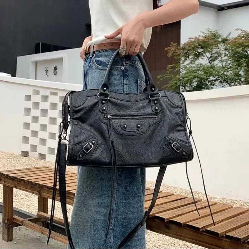 Large Capacity Shoulder Crossbody Tote Bag Hundred Niche Rivet Motorcycle Bag ABG Spice Girl Bag