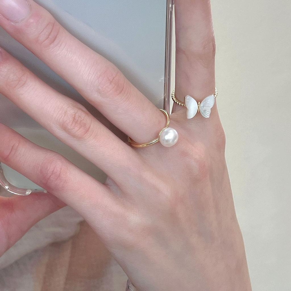 Butterfly Ring Female Niche Design High Sense Unique Ring Pearl Bow Hepburn Style Vintage Index Finger