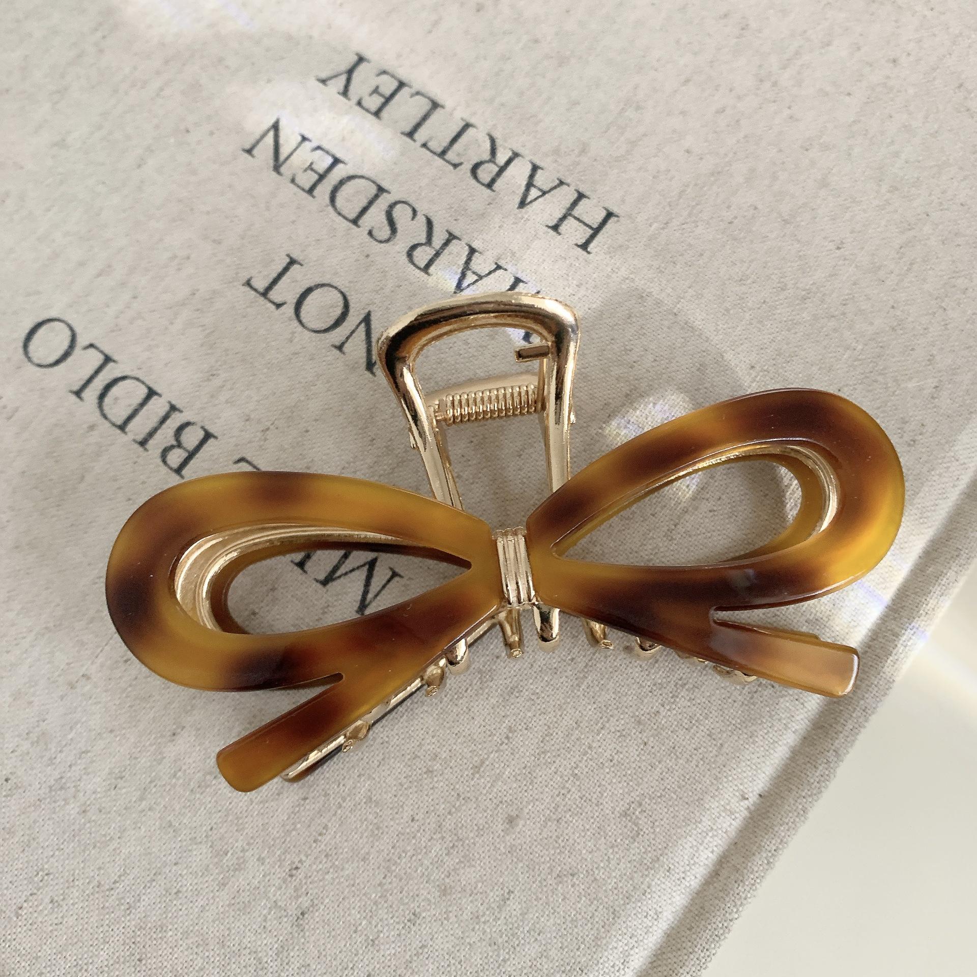 

2024 Большая заколка для волос в виде акулы для знаменитостей: Уксусно-кислотный дизайн банта для женщин