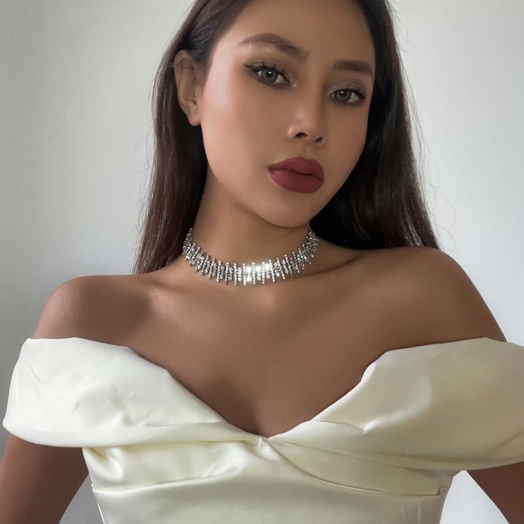 Niche design light luxury full diamond necklace sweet cool tassel rhinestone necklace clavicle chain