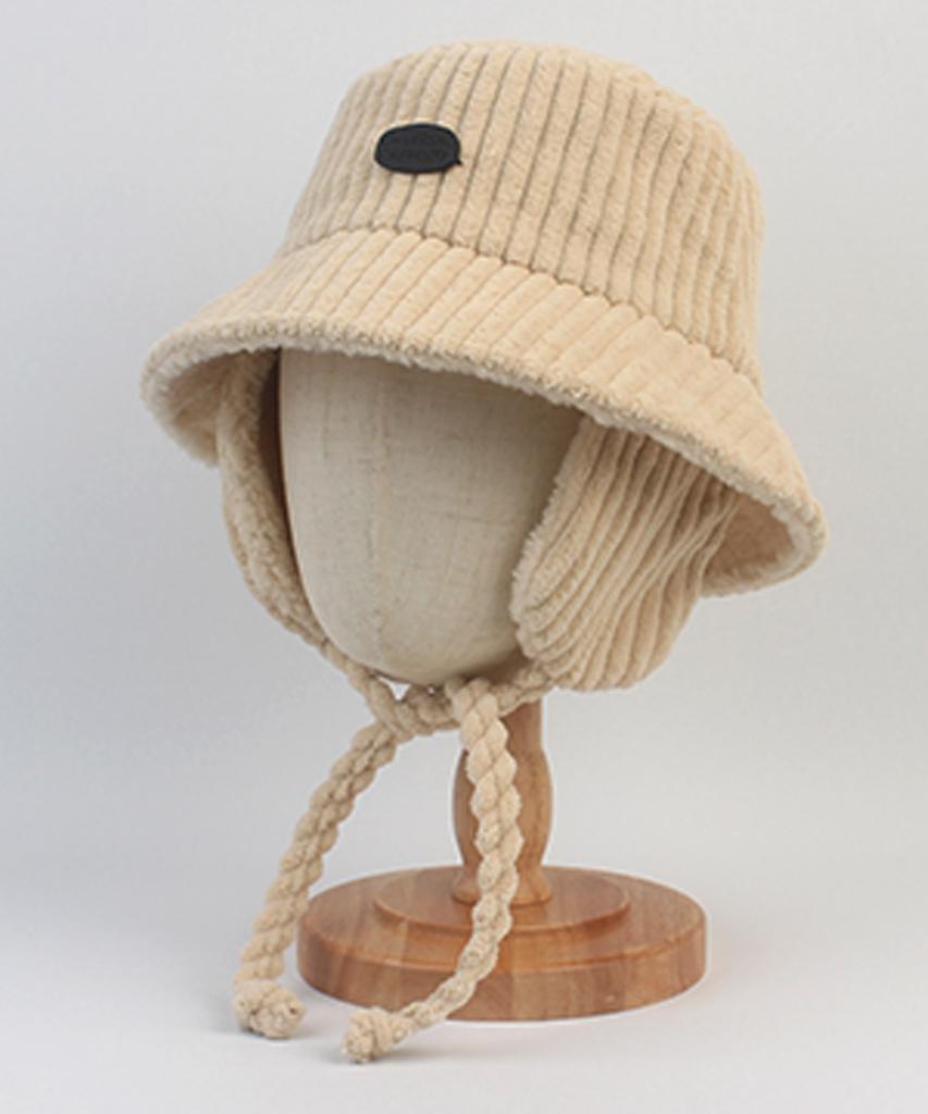 Yunibeosyeolkemiseuteuli Bold Fleece Beige Earflap Bucket Hat