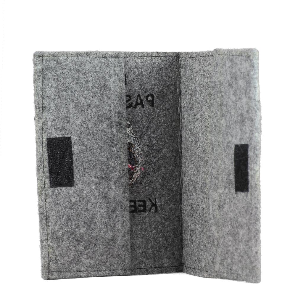 Keeshond, Dutch Barge Dog, Smiling Dutchman, - Dog passport case, document case, gift for the traveller from the Art-Dog brand