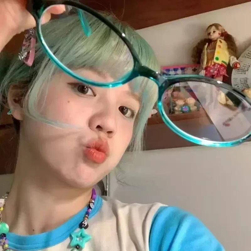 Women Oval Red Frame Glasses Gradient Green Frame Narrow Small Eyeglass Girls Outdoor Fashion Wear with Seaside Driving Glasses