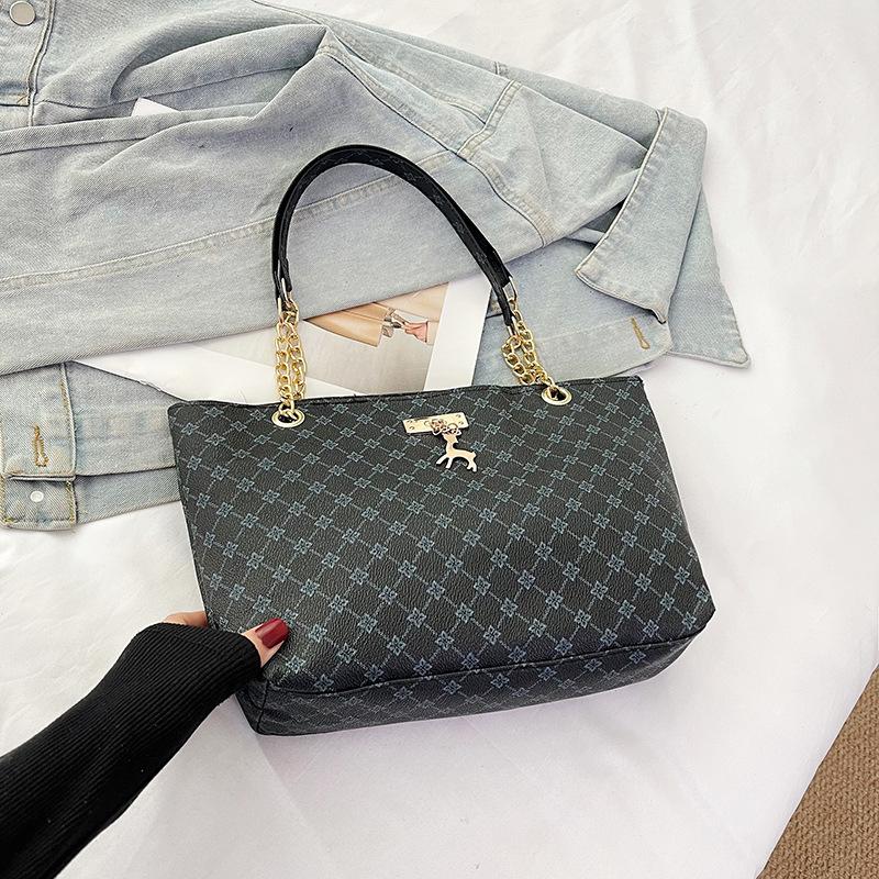 

Женская сумка новая ретро нишевая портативная личность трендовая большая вместимость модная дорожная сумка на плечо сумка-тоут чёрный