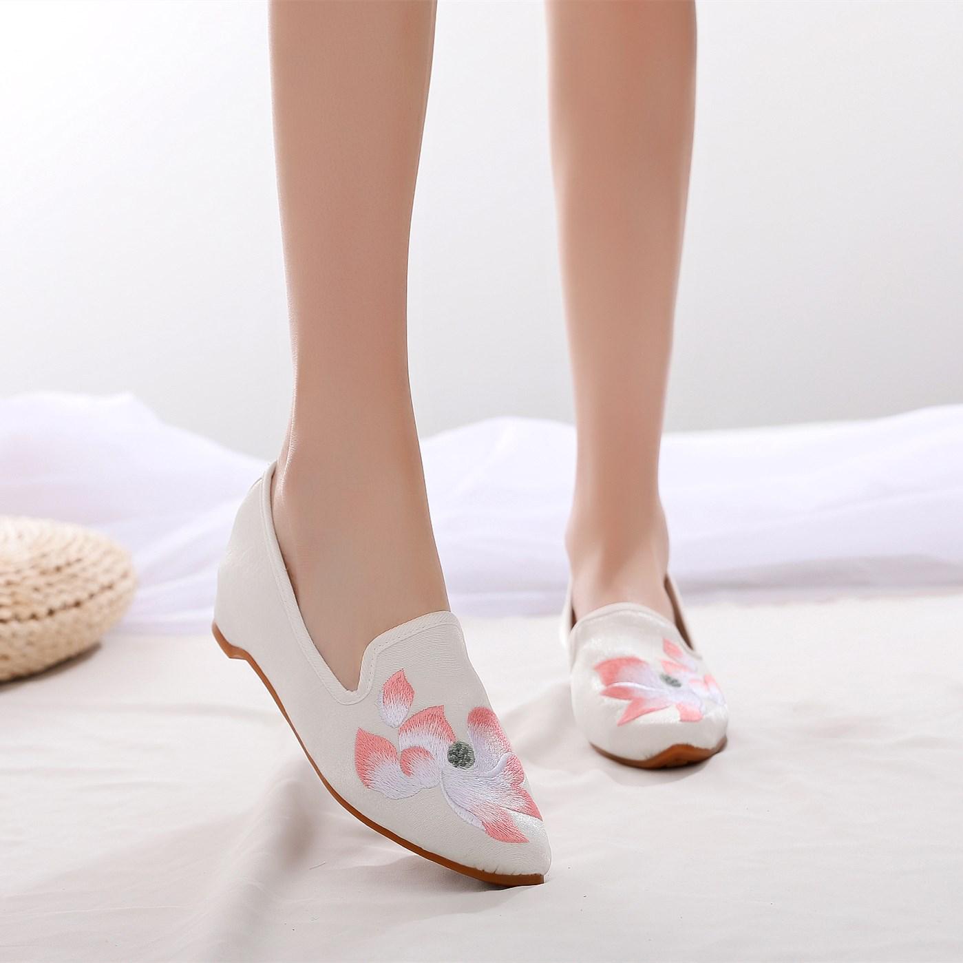 

Летний лотос: Этнический стиль Вышитые Туфли на низком каблуке на скрытой платформе из ткани для женщин 38 белый