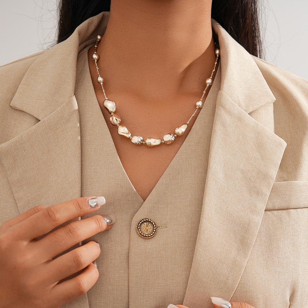 Retro imitation pearl irregular beaded collarbone necklace simple versatile necklace