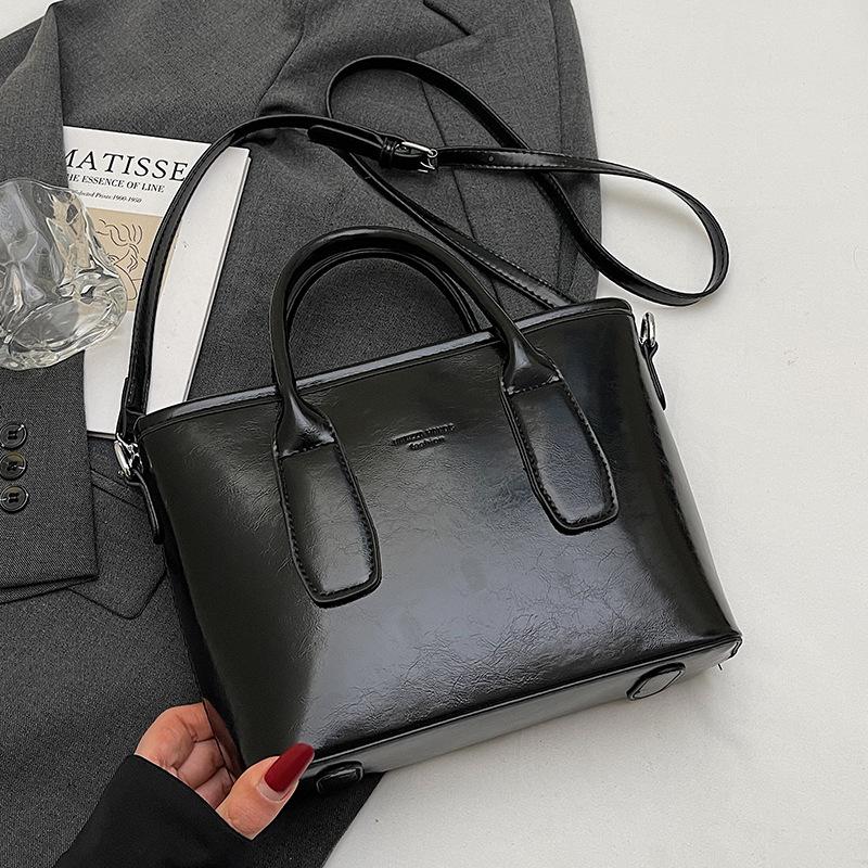 New High-end Korean Version Hugh Simple Portable Bucket Bag Versatile Commuter Fashion Niche Messenger Bag Bag Woman