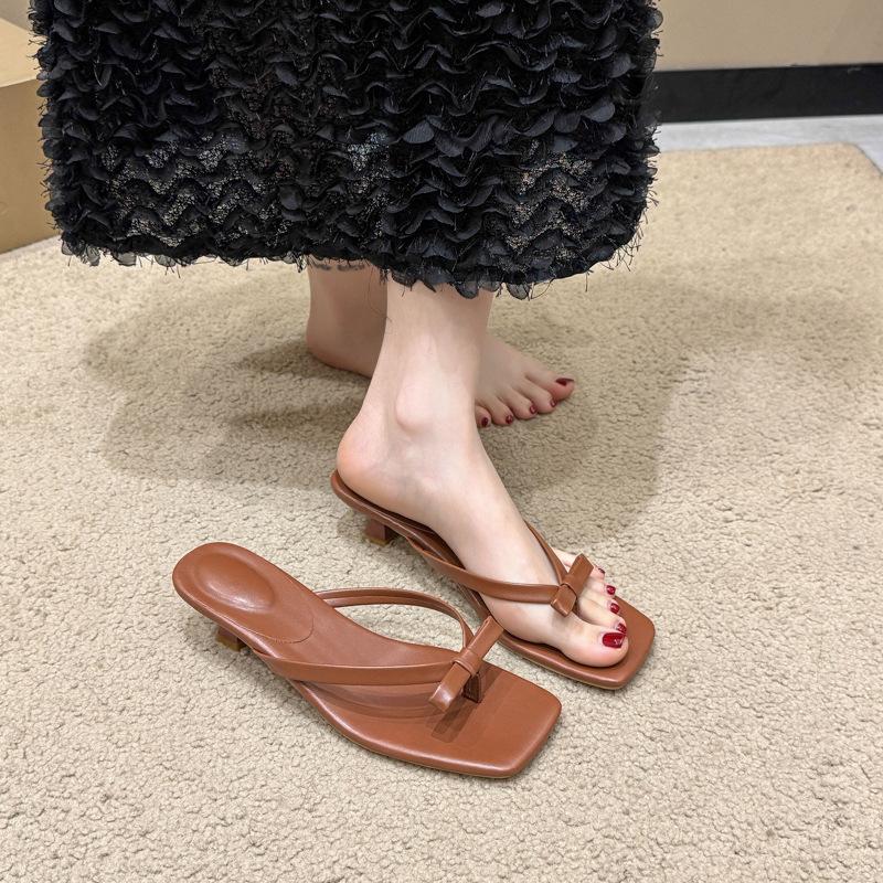 Beautiful toe shoes fairy sandals small vacation thick heel bow slippers French 2025 summer new cool slippers